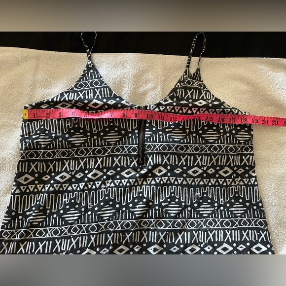 Black and White Patterned Women's Top - Picture 2 of 4